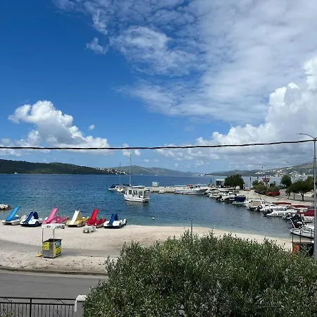 Apartamento Sorriso - 1st Row By The Trogir