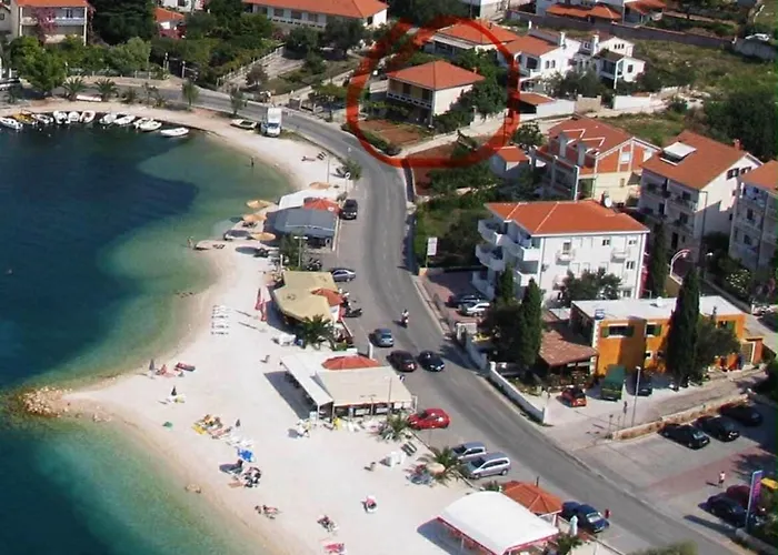 Apartment Sorriso - 1st Row By The Trogir