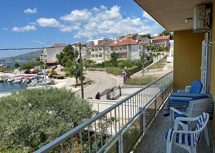Apartment Sorriso - 1st Row By The Trogir